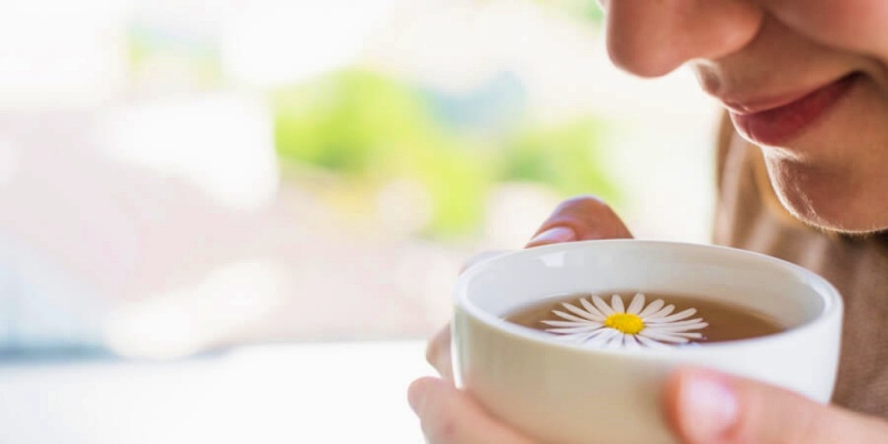 كيفية صنع شاي البابونج للتخلص من مستويات حمض اليوريك المرتفعة