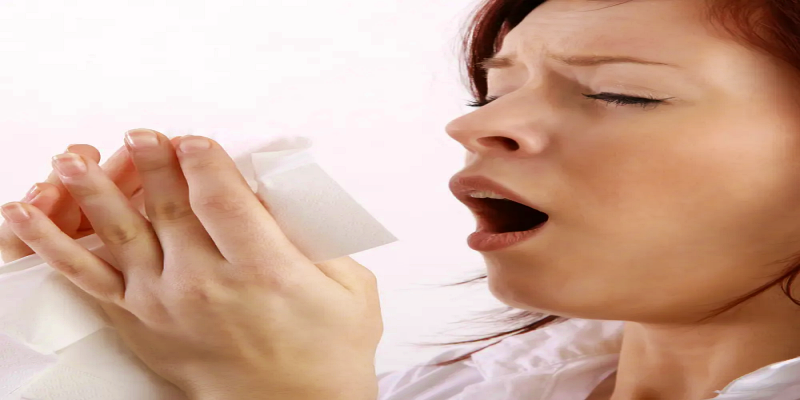 ما هي أهم الأعراض الدالة على المعاناة من متلازمة الإفرازات الأنفية الخلفية؟