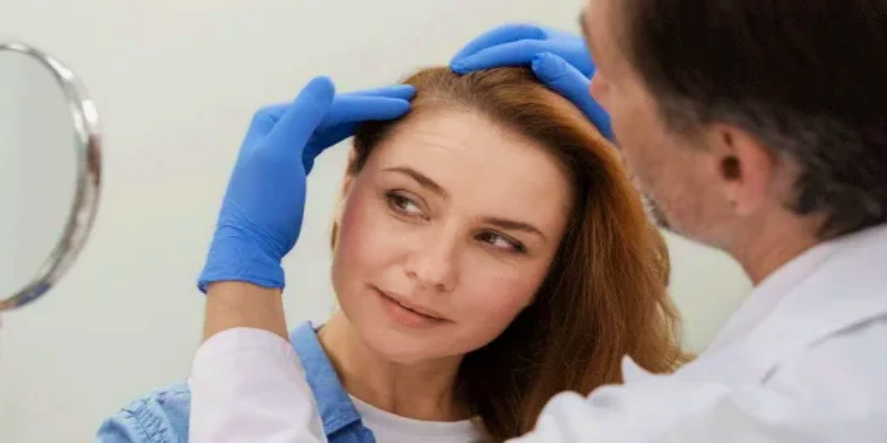 موعد زيارة الطبيب عند المعاناة من أزمة تساقط الشعر