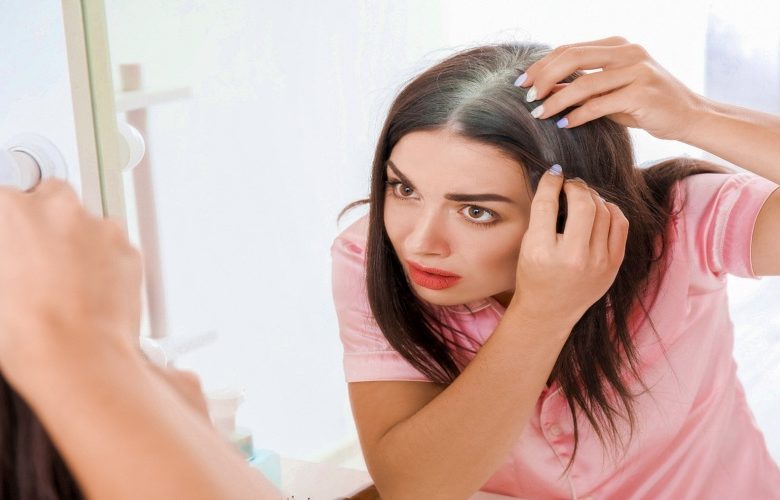 5 عادات سيئة تسبب الشيب المبكر لدى الشباب