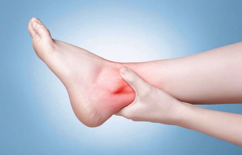 أخطاء شائعة يتم فعلها عند التعرض لإصابات الكاحل