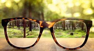 الأسباب الشائعة لضبابية العين الواحدة