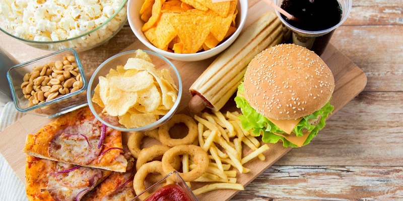 الأطعمة الغنية بالدهون المشبعة والمتحولة