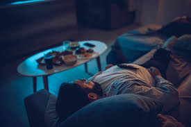 الإستلقاء بعد الأكل مباشرة