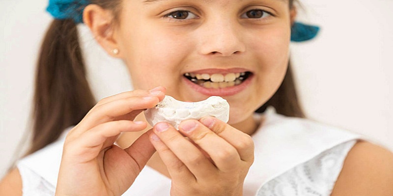 ما هي أسباب الإصابة بسوء إطباق الأسنان؟