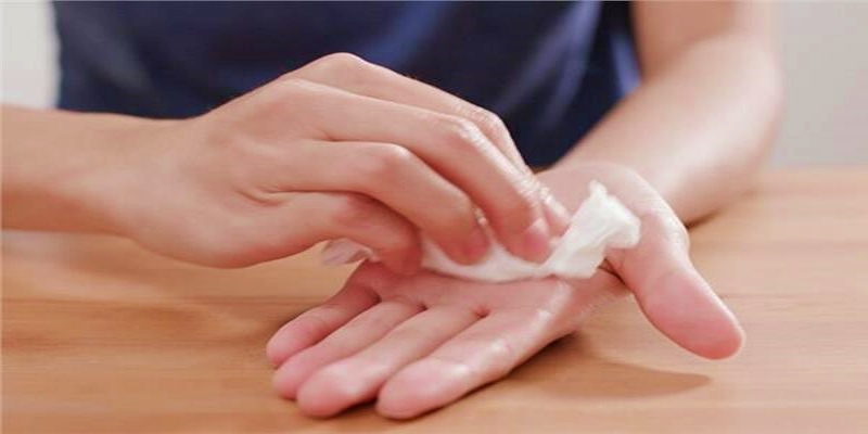 ما هي أسباب تعرق اليدين كثيرا؟