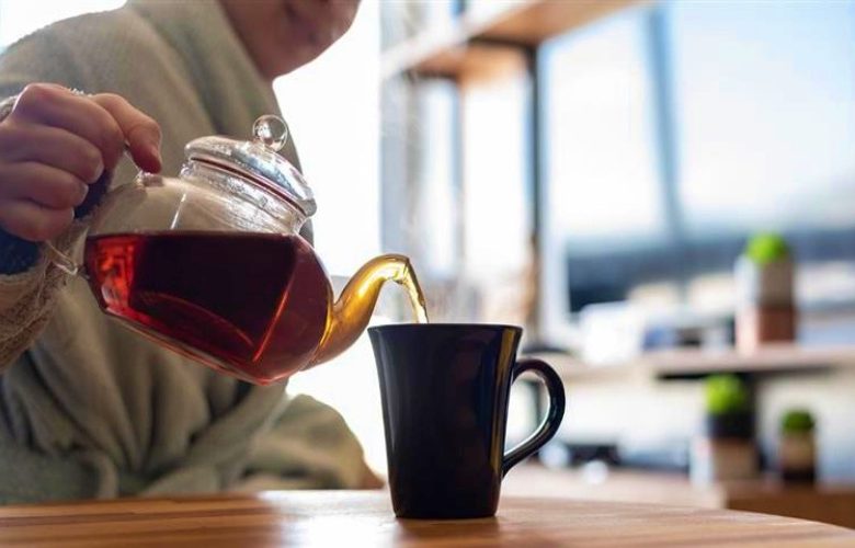 ما هي أضرار شرب الشاي على معدة فارغة صباحا؟