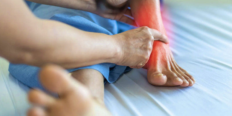 ما هي أهم الأخطاء الشائعة التي يتم فعلها عند التعرض لإصابات الكاحل؟