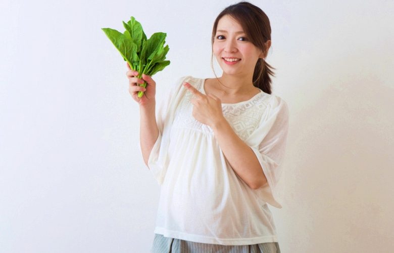 ما هي الفوائد التي تعود على النساء الحوامل عند تناول السبانخ؟