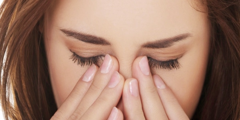 ما هي النتائج السلبية الناتجة عن الاستخدام المفرط لقطرات العين المرطبة؟