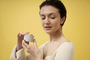 مكونات يمكن تطبيقها بدلا من الريتينول لأصحاب البشرة الحساسة