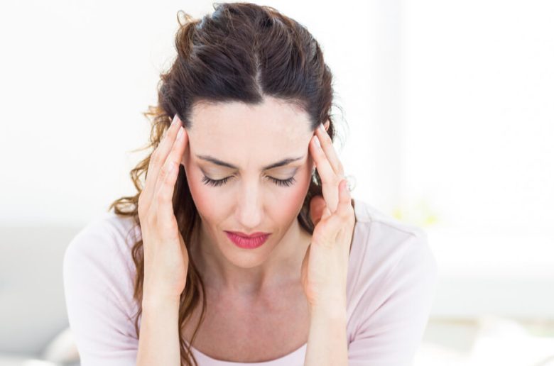 موقع صداع الغدة الدرقية من الرأس