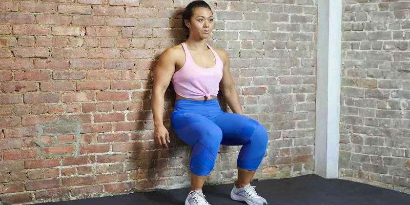 تمارين القرفصاء على الحائط