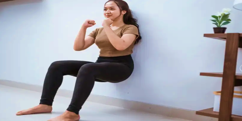 ملاحظات مهمة عند ممارسة تمارين القرفصاء على الحائط لتجنب الإصابة