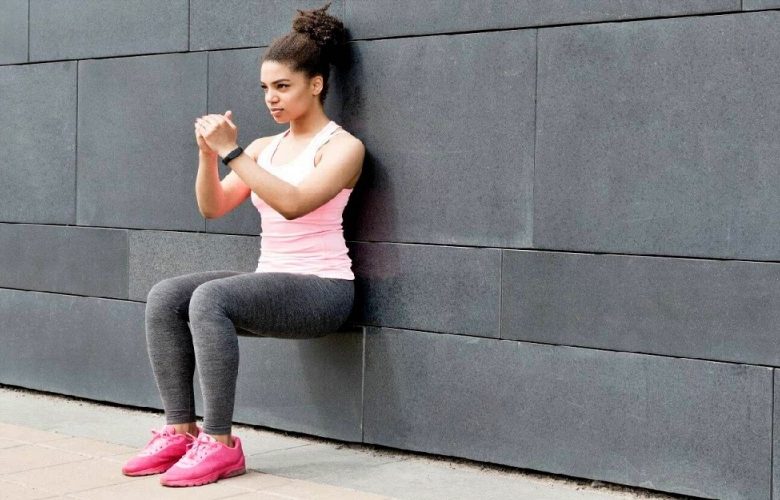 5 فوائد لروتين ممارسة تمارين القرفصاء على الحائط