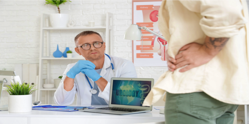 أعراض تدل على معاناة الرجال من حصى الكلى