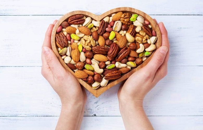 أفضل 6 مكسرات يُنصح بتناولها لخفض الكوليسترول الضار