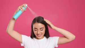 البدء بتطبيق الشامبو الجاف بالأسلوب الصحيح