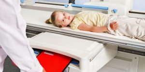 الفحوصات التشخيصية للطفل الذي يعاني من الإمساك الشديد