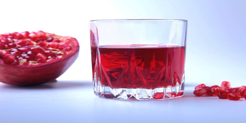 القيمة الغذائية لعصير الرمان مقارنة ببذوره 