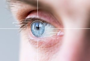 المياة البيضاء المتحجرة على العين