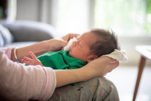  سخونية رأس الطفل مع برودة الأطراف