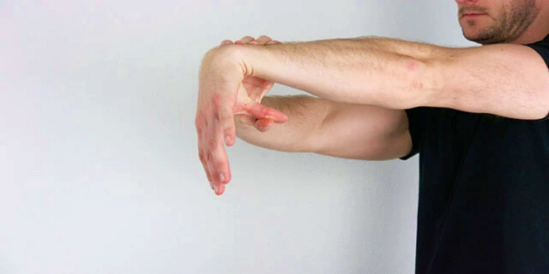 طرق التغلب على أزمة تنميل اليدين ليلا