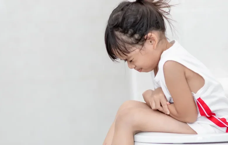 فحوصات ضرورية يحتاجها الطفل المصاب بالإمساك المزمن