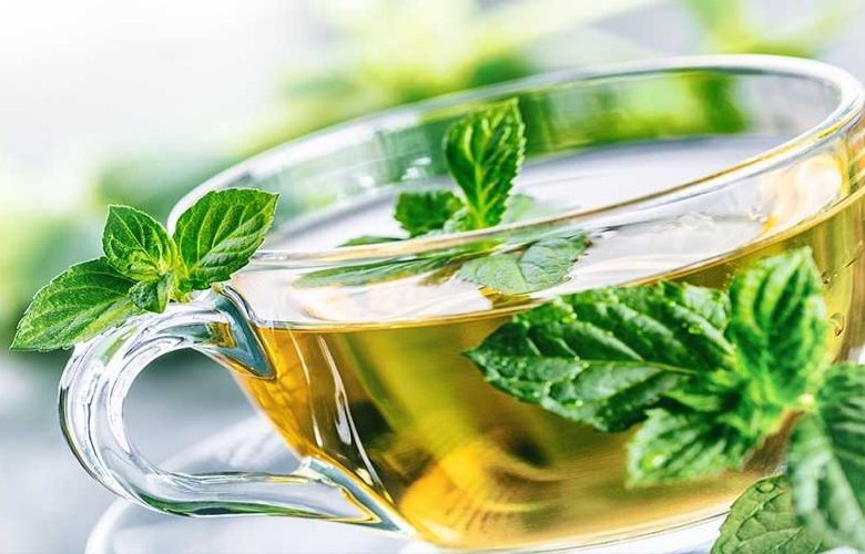 فوائد صحية تعود على الجسم عند شرب ماء النعناع