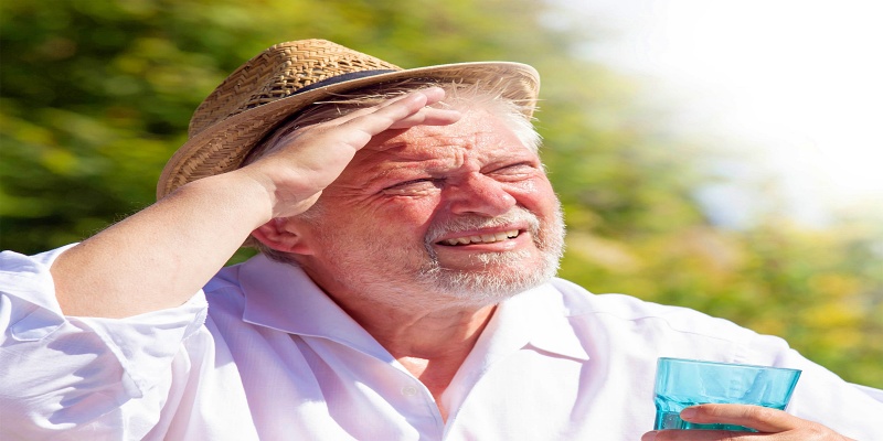 كيفية الوقاية من انخفاض ضغط الدم أثناء تغير الطقس لدى كبار السن