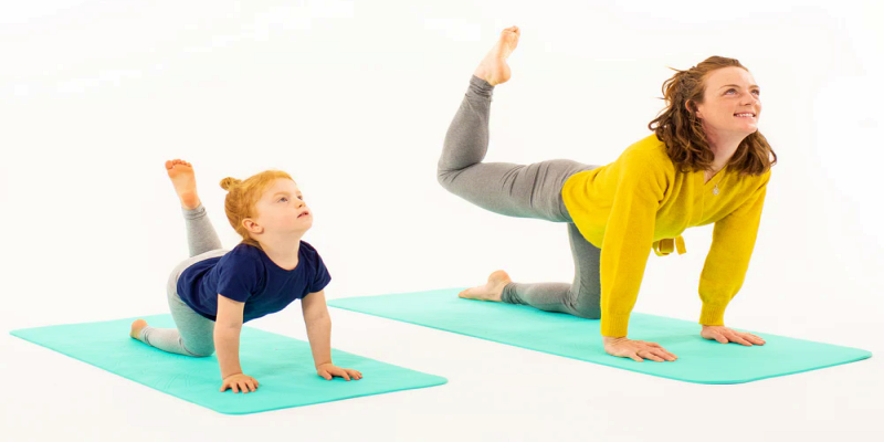 ما الذي يجب أن ينتبه له الوالدين عند السماح لأطفالهم بممارسة اليوغا؟