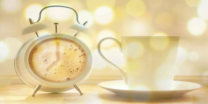 ما هي أفضل الأوقات التي يُنصح الخبراء بأفضلية شرب القهوة ومشروبات الطاقة خلالها؟