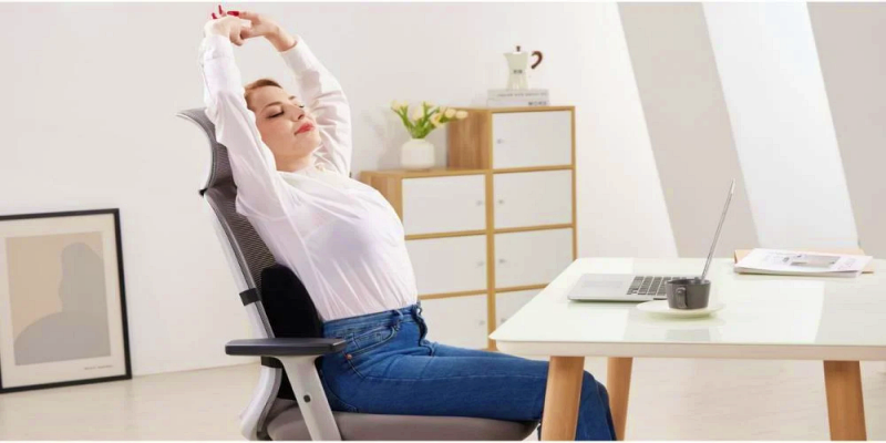 ما هي أهم الحلول الفعالة لتخفيف آلام الرقبة والكتف لموظفين المكاتب؟