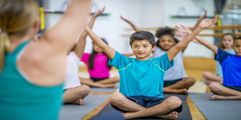 ما هي فوائد تمارين اليوغا لصحة الأطفال الصغار؟