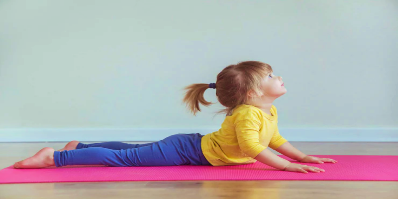 متى يمكن للطفل أن يبدأ ممارسة تمارين اليوغا؟