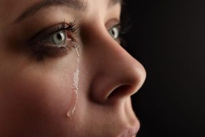 أعراض حروق الشمس في العين