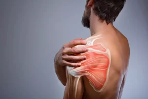 الأسباب المحتملة لألم الكتف بعد جراحة القلب المفتوح
