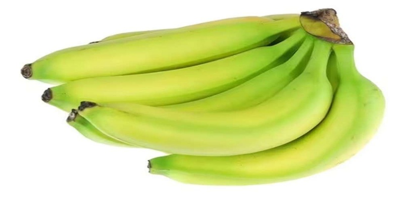 الموز الأخضر مع خطوط صفراء