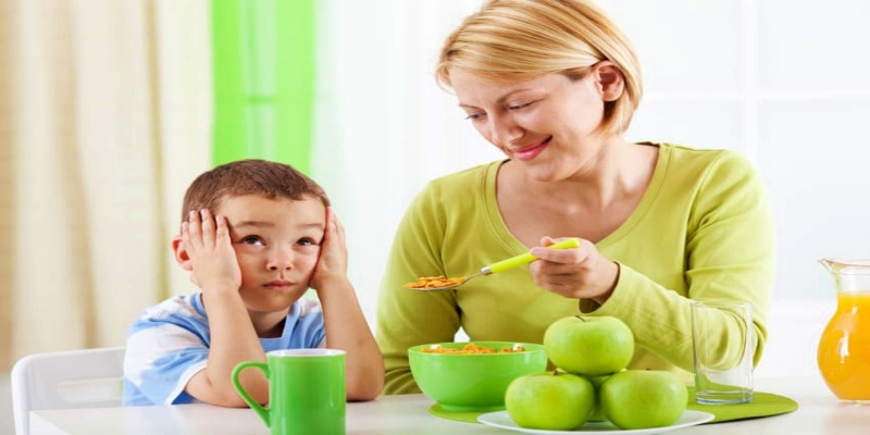 توجيه الطفل نحو ضرورة مضغ الطعام