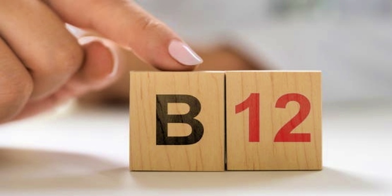 فيتامين B12