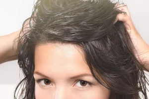 أسباب تؤدي إلى زيادة دهنية الشعر عقب يوم واحد من غسله