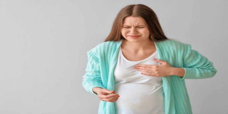 أسباب معاناة النساء الحوامل من الارتجاع المريء المعدي