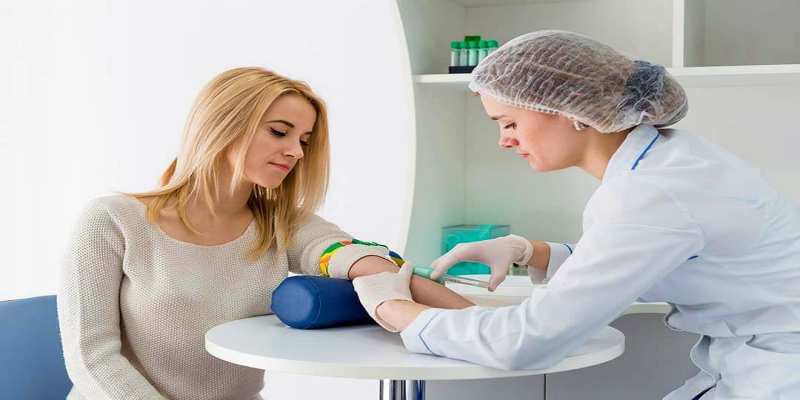 ما هي الأعراض التي تحتاج الذهاب فورا إلى المشفى لإجراء فحوصات وظائف الكلى؟