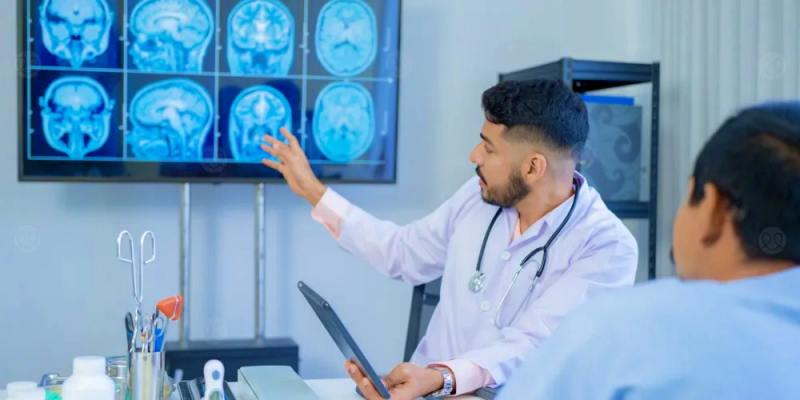 متى يجب اصطحاب مريض التهاب الدماغ المناعي الذاتي إلى الطبيب؟