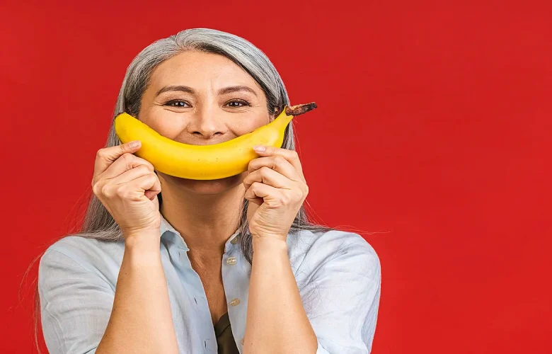 أهمية تناول فاكهة الموز بعد بلوغ سن الخمسين