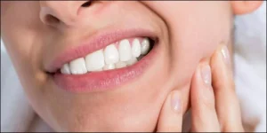 حساسية الأسنان واللثة بعد إجراء التبييض بالليزر