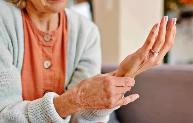 عادات هامة تساهم في الوقاية من هشاشة العظام بعد سن اليأس
