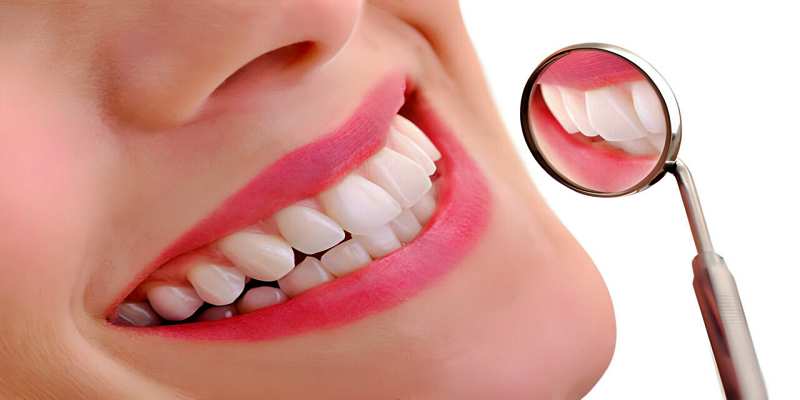 كيف نعمل على تبييض الأسنان بشكل آمن؟