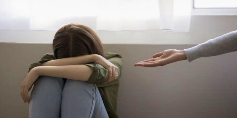 ما هو الفرق بين الاكتئاب لدى الأطفال والمراهقين والأشخاص البالغين؟