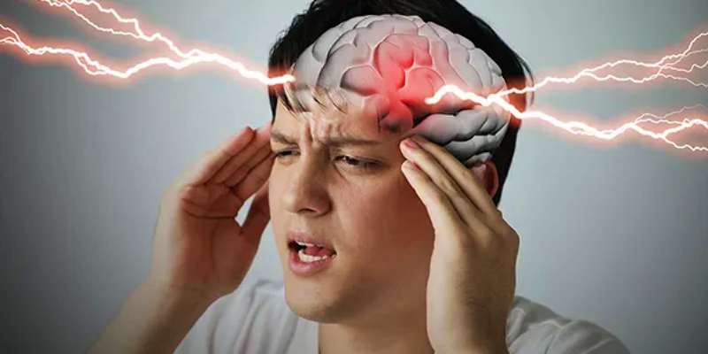 ما هي أكثر الفئات تعرضا لمخاطر الإصابة بالنزيف الدماغي؟